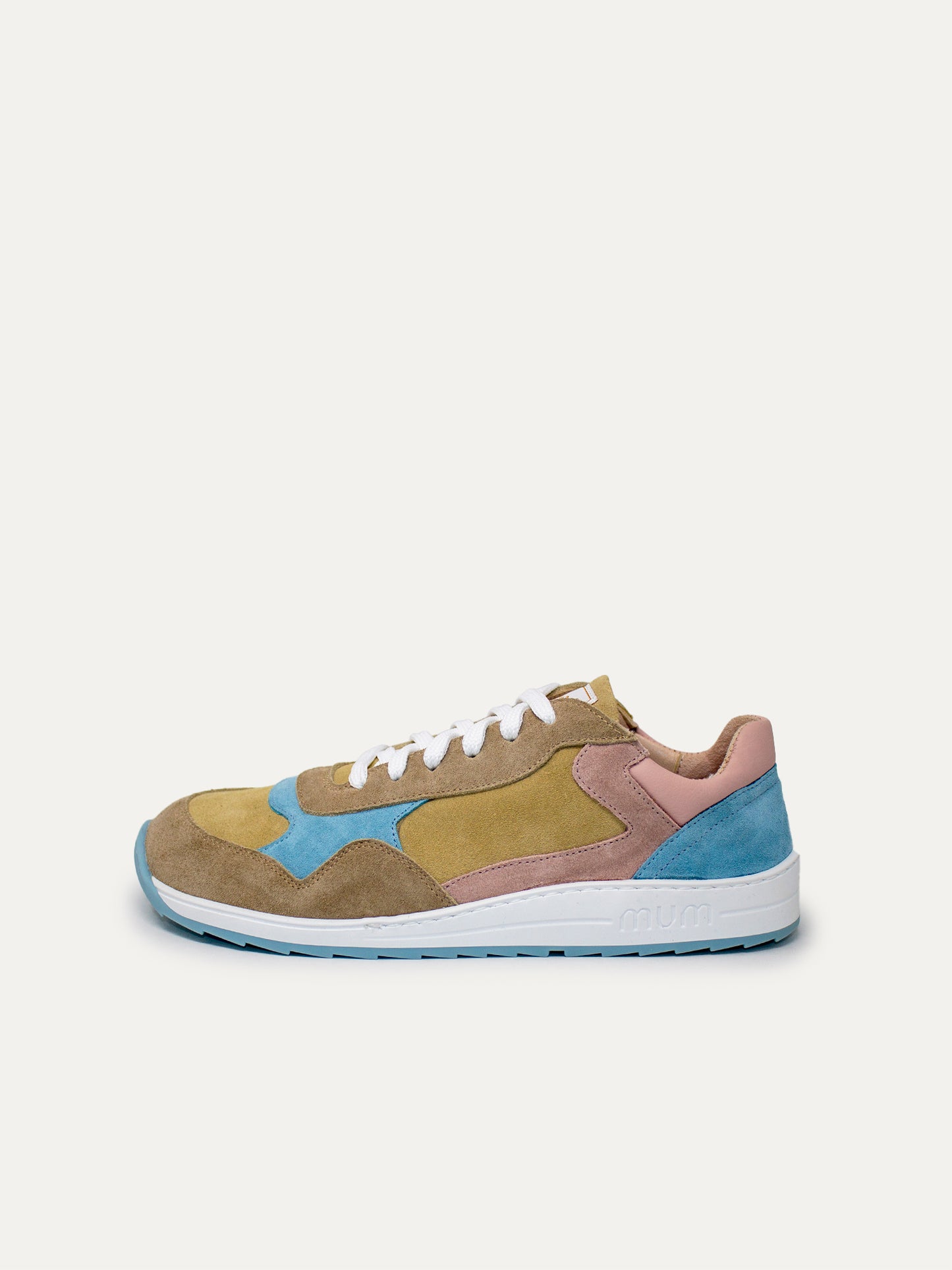 MUM Barefoot - Daniela Cloud