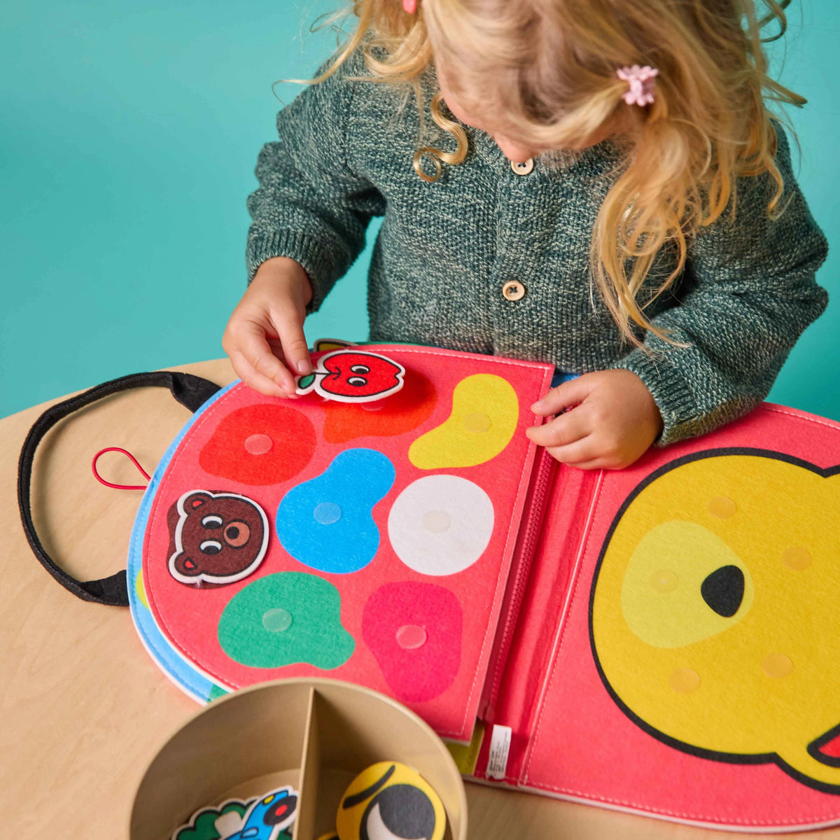 OMY - Playkit Montessori "Formas e Cores"